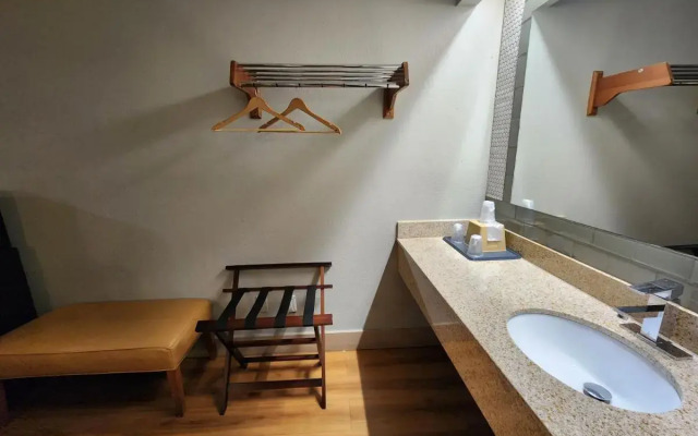 Americas Best Value Inn & Suites Little Rock at Scott Hamilton Dr