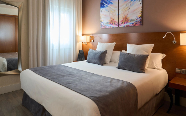 Double room (full double bed)
