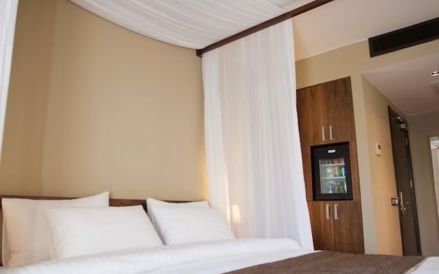 Juliet Rooms & Kitchen