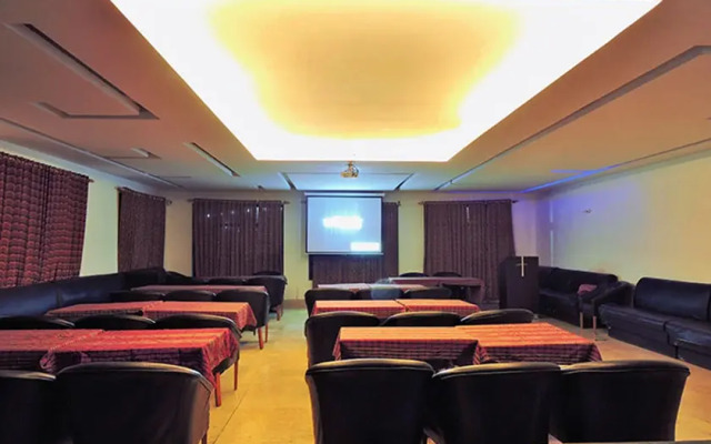 Hotel Traveller's Paradise Naukuchiatal [The Hill Skirt Resort]