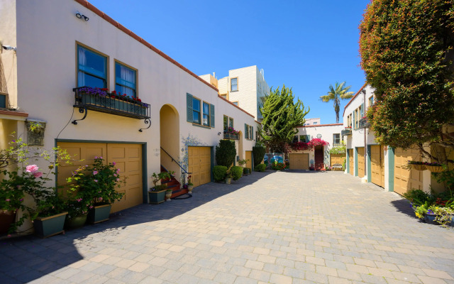 Marina Motel