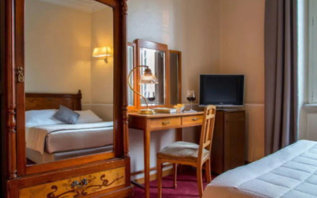 Отель Alexandra