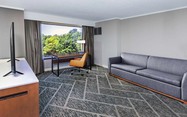 DoubleTree by Hilton Tulsa - Warren Place
