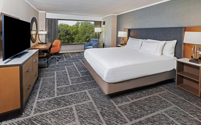 DoubleTree by Hilton Tulsa - Warren Place
