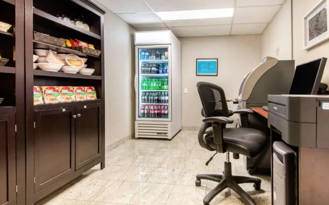 Quality Inn & Suites - Toronto West