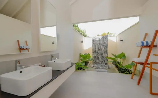 Paradise Hondaafushi Island Resort & Spa