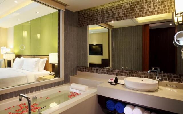 Graceland Khaolak Beach Resort