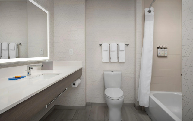 Holiday Inn Express & Suites Knoxville-Clinton by IHG