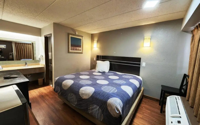 Americas Best Value Inn & Suites Little Rock at Scott Hamilton Dr