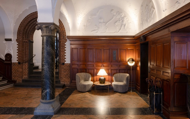 Ascot Hotel & Apartments