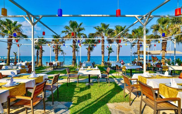 Crystal Flora Beach Resort – All Inclusive