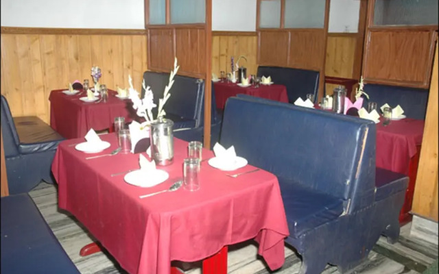 OYO 6932 Hotel Snow Lion