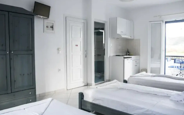 Ikaros Studios & Apartments
