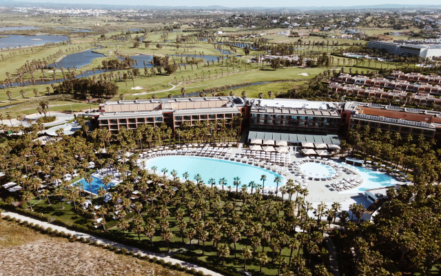 Wine & Books by the Sea