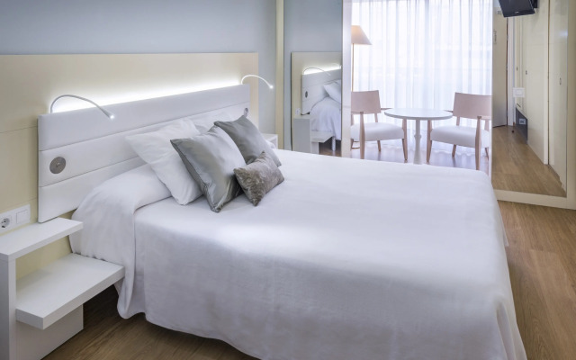 Monica Hotel