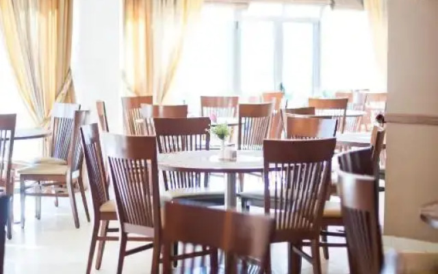 Crystal City Hotel