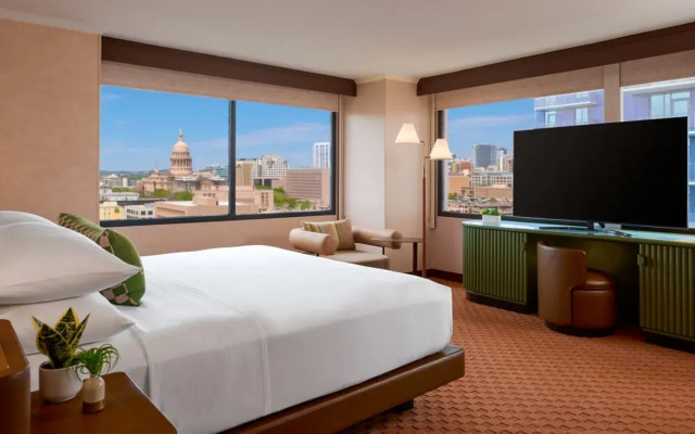 Downright Austin, A Renaissance Hotel