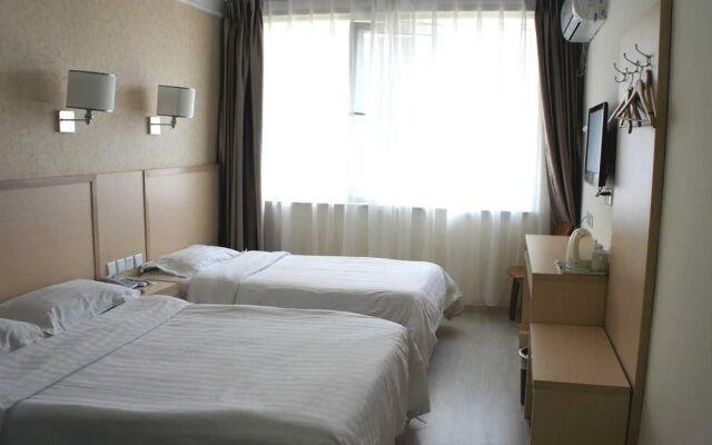 Zhongtian Seaview Hotel (Zhanqiao Railway Station)