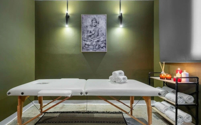 Dave Red Athens Hotel