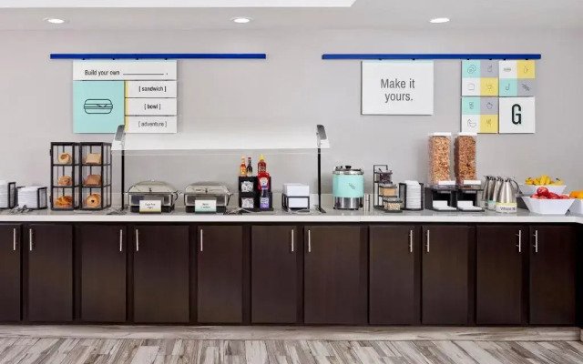 Garner Hotel Phoenix – Surprise by IHG