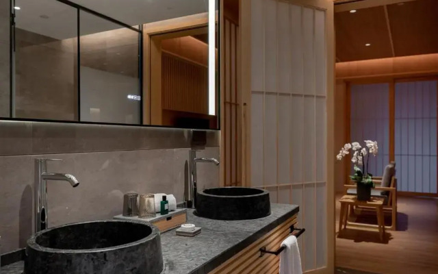 Hyakumangoku Onsen Hotel