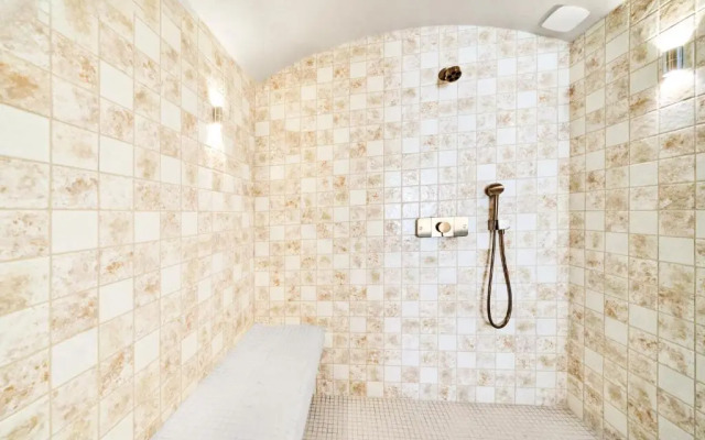 Carlton Cannes, a Regent Hotel