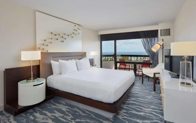 Waterstone Resort & Marina Boca Raton, Curio Collection by Hilton