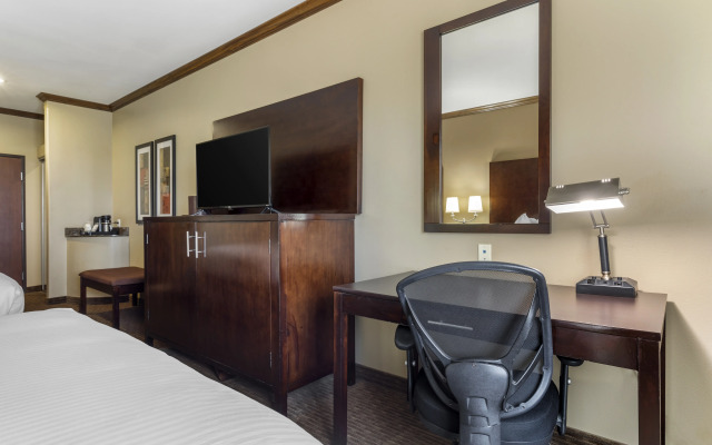 Best Western Plus Texoma Hotel & Suites