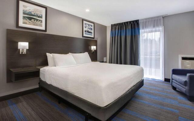 Days Inn by Wyndham Barrie