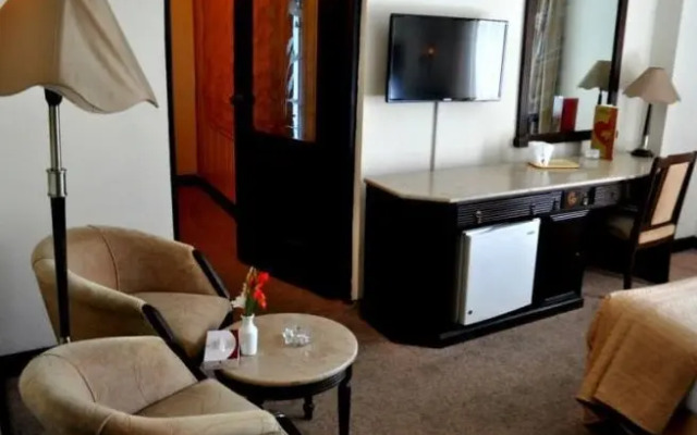 Hotel Crown Plaza