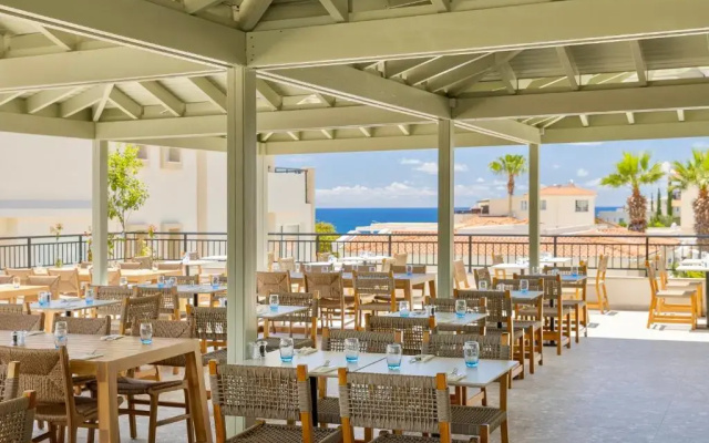 WellClub Family Wellness & Sea View Suites