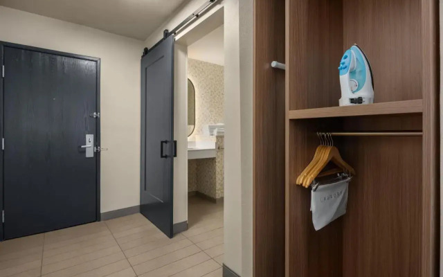 Holiday Inn Ontario by IHG