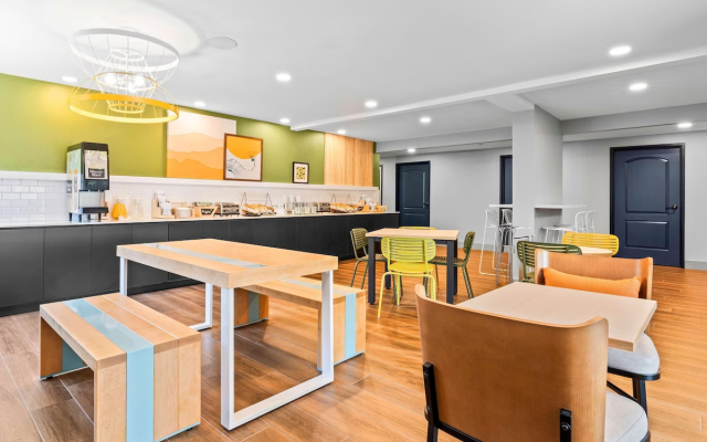 Spark by Hilton Modesto