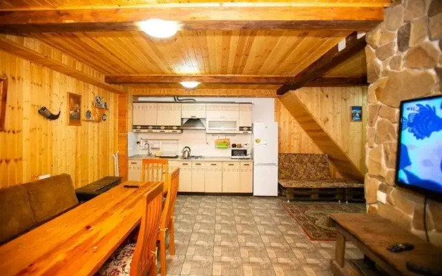 Guest House in Dombay Gostevoj dom v Dombae