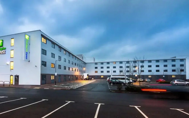 Holiday Inn Express Manchester Airport by IHG