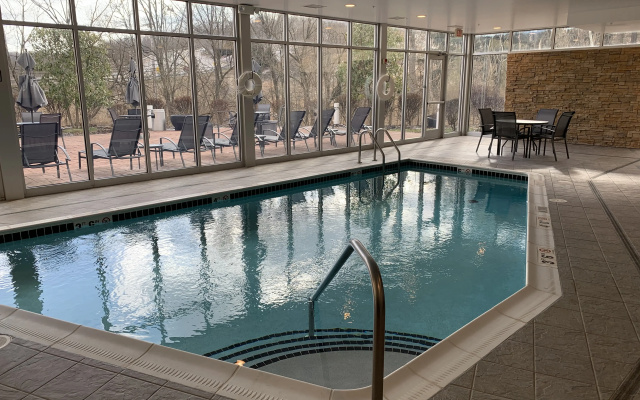 Racetrack Road Hotel