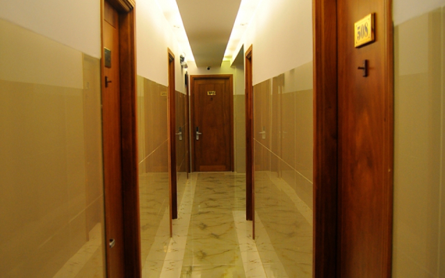 Art Deluxe Hotel