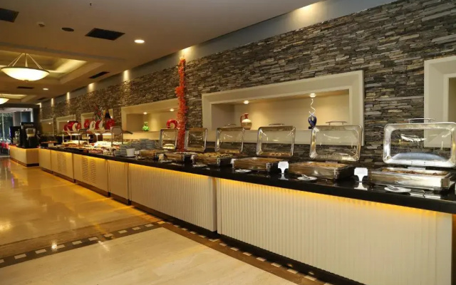 Курорт Meder Resort Hotel