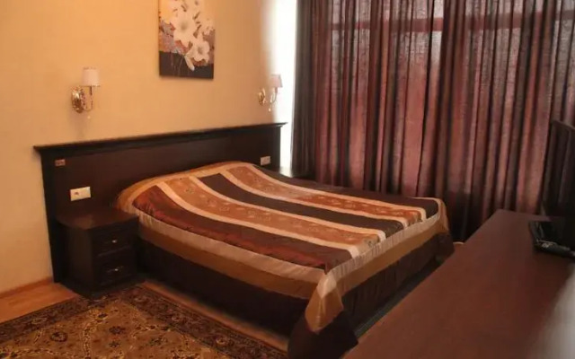 Yalana Guest House