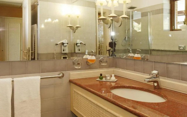 Отель Serravalle Golf