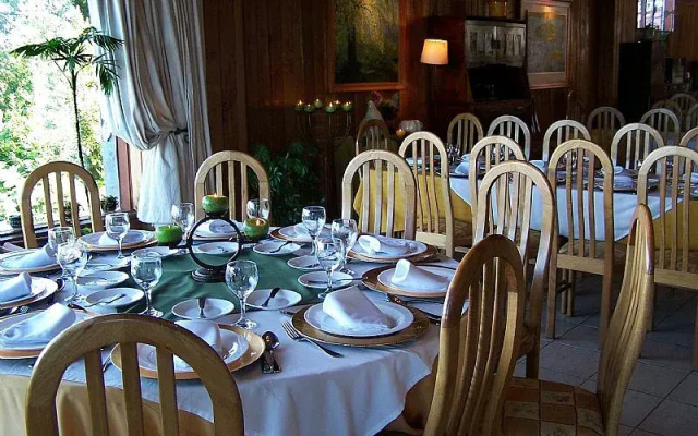 Los Alerces Hotel Cabañas Y Salones