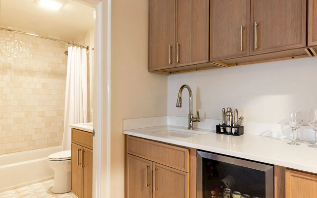 Garden District Hotel