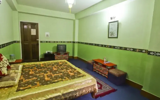 Hotel Golden Nest