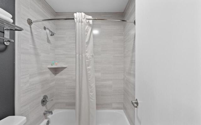 Basecamp Puyallup a Travelodge by Wyndham