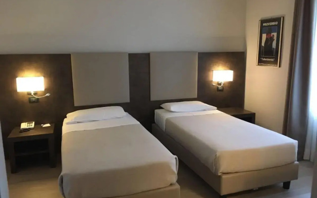 Jet Hotel