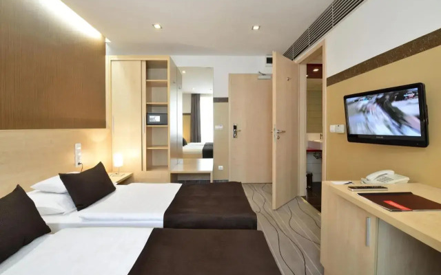 Promenade City Hotel