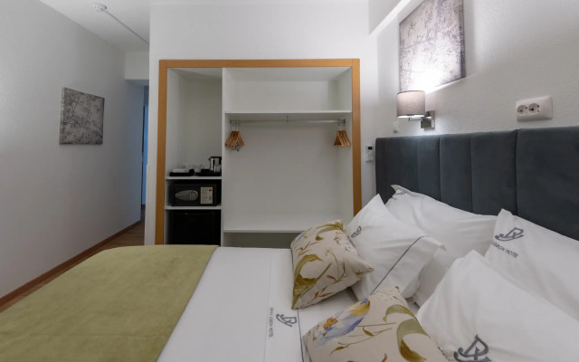 Dinya Lisbon Hotel