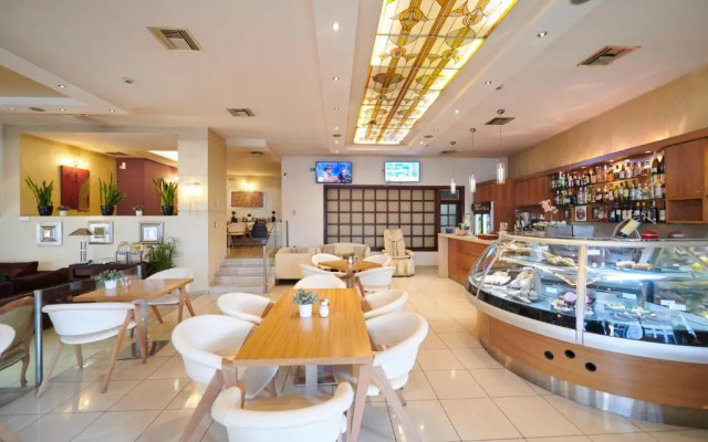 Crystal City Hotel
