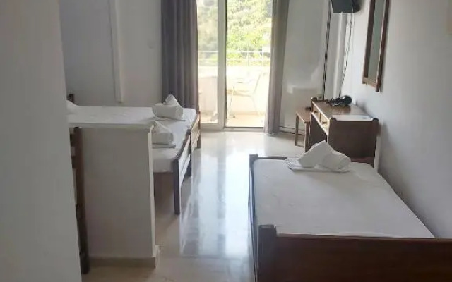 Filoxenia Hotel & Apartments