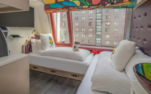 Staypineapple, An Artful Hotel, Midtown